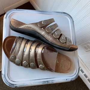 NEW Dansko Janie sandal